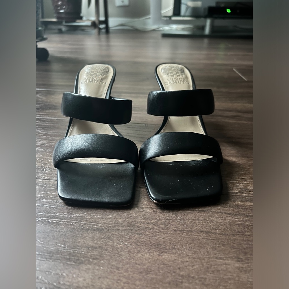 VINCE CAMUTO Kitten Heel Sandals